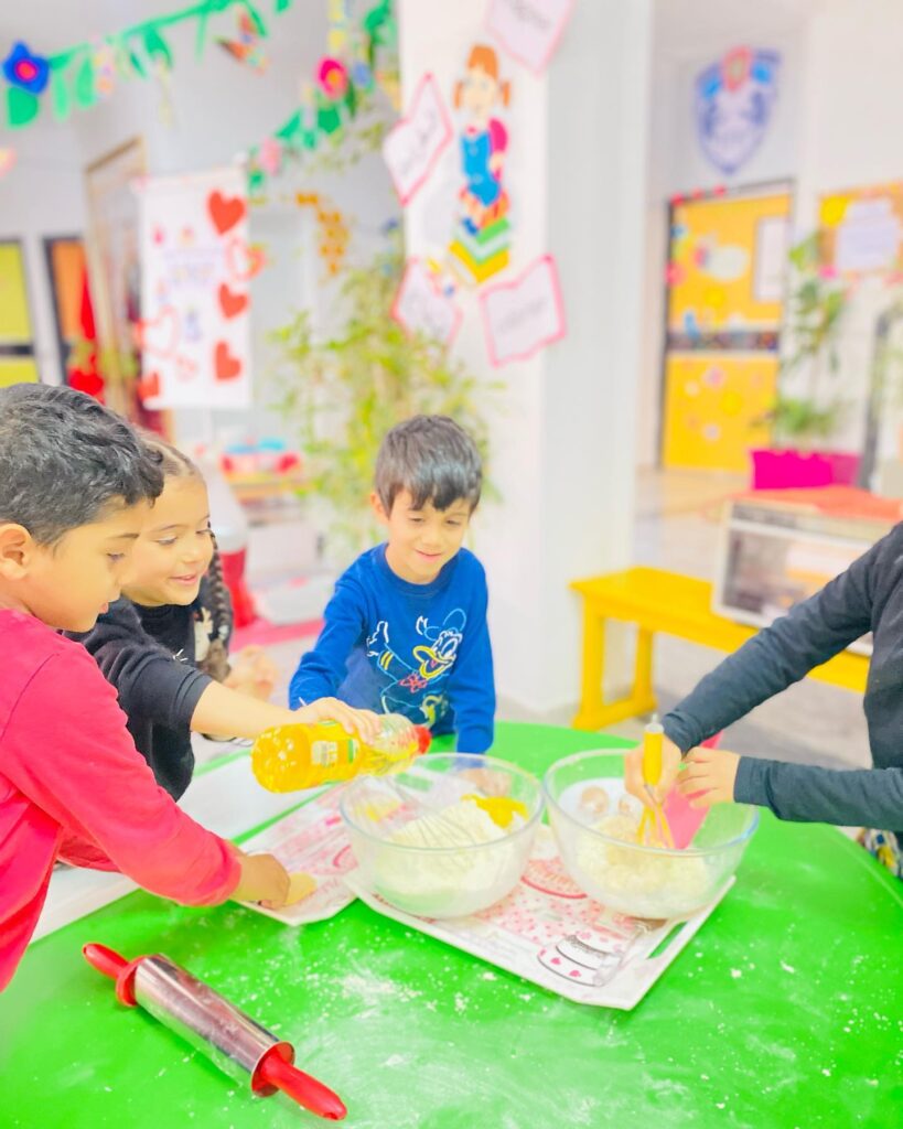 eleves de maternelle pendant une activité parascolaire - GS J.F Kennedy